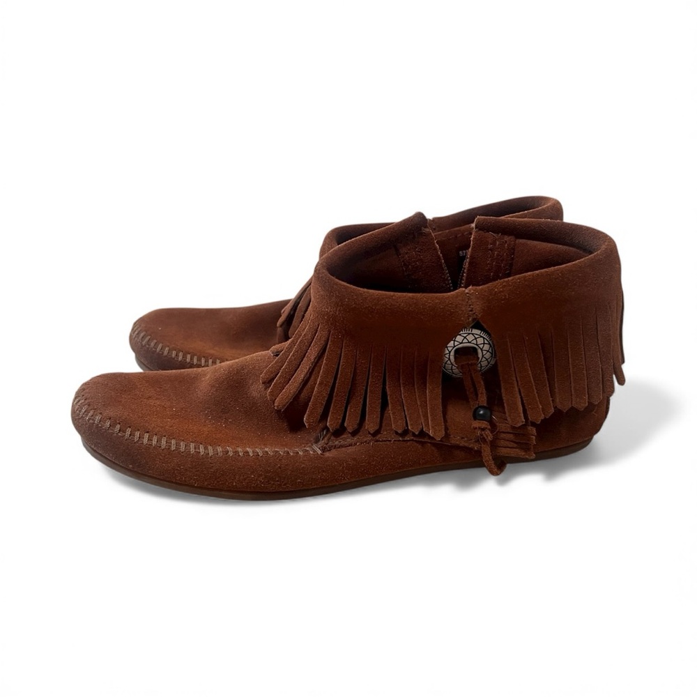 Minnetonka Women's Tan Suede Fringe Moccasins